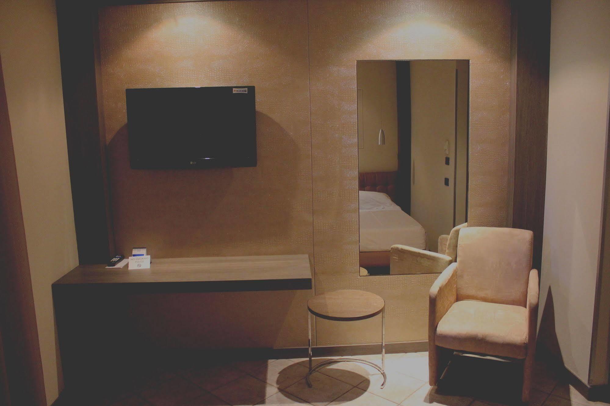 Hotel Due Pini 포르미지네 외부 사진