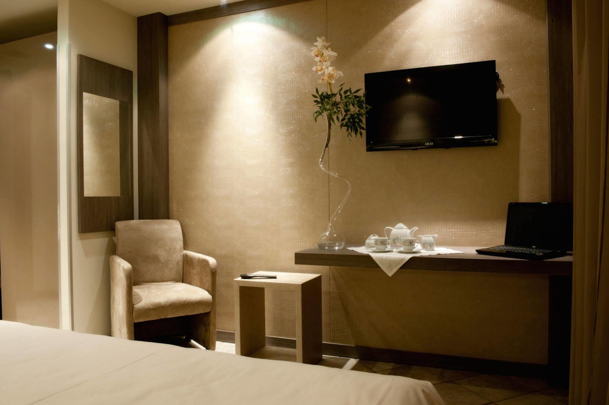 Hotel Due Pini 포르미지네 외부 사진